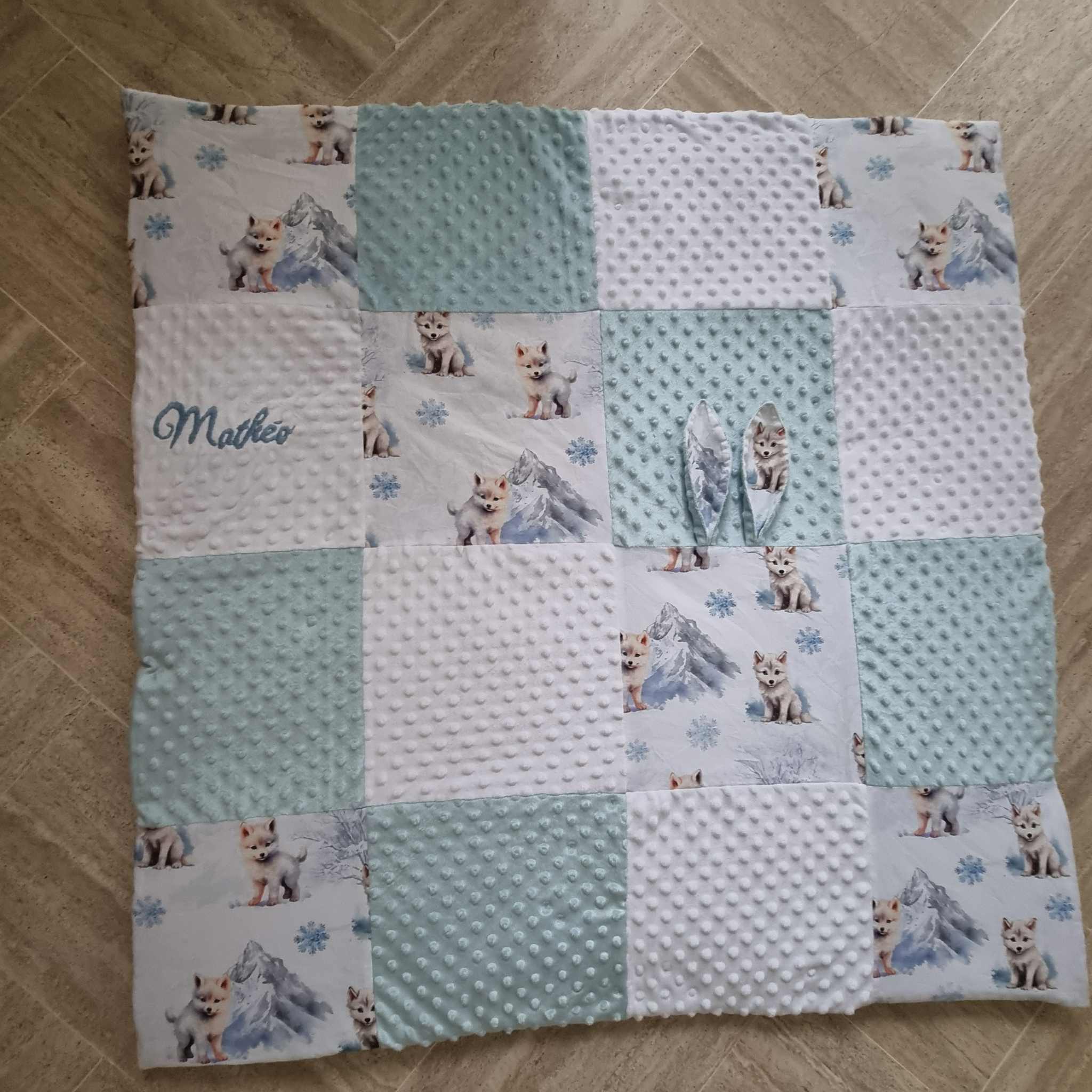 Tapis brodé pour bébé